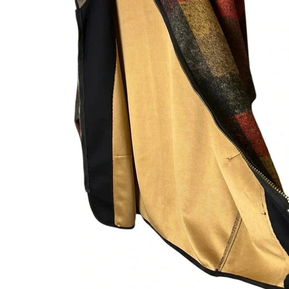 VTG VIN Rouge,plaid coat,oversized, PTP 23”,gold lined,, Paris vibe, winter,EC - Picture 8 of 14